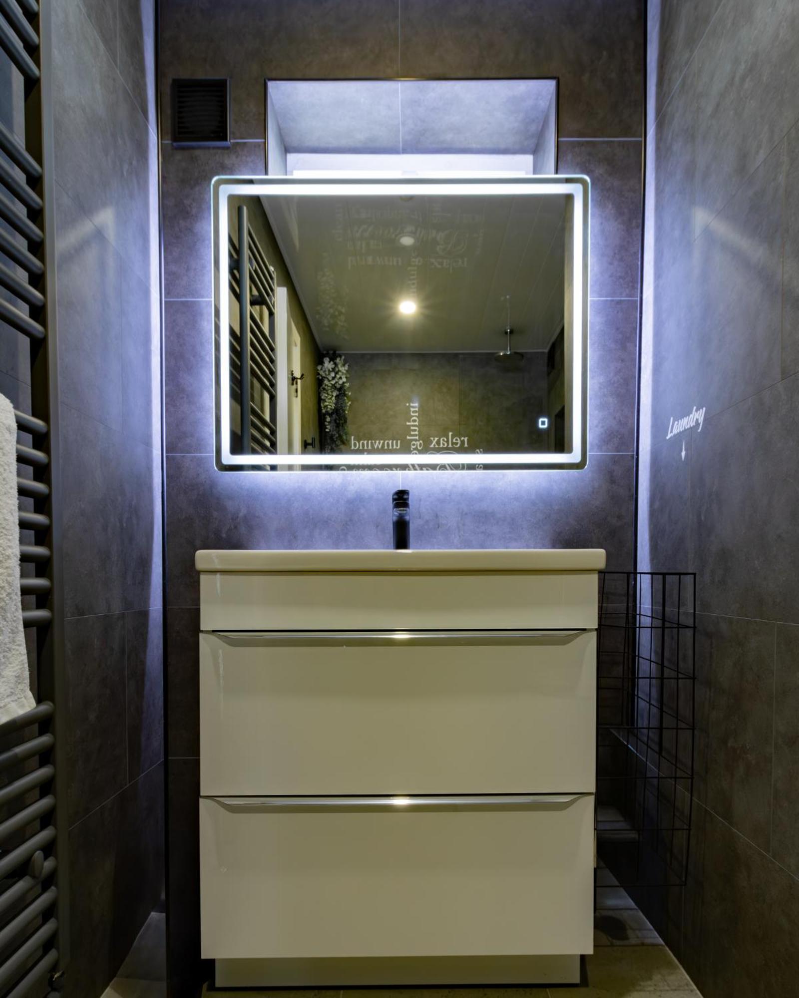 Jucuzzi Bath. Japanese Toilet. Belfast City Centre. Exterior photo